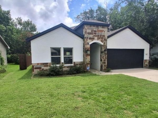 905 Edgar Street , Greenville, TX 75401