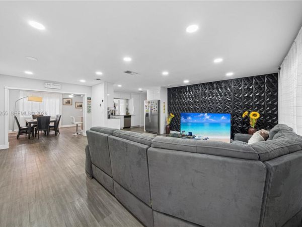 6451 Scott St , Hollywood, FL 33024