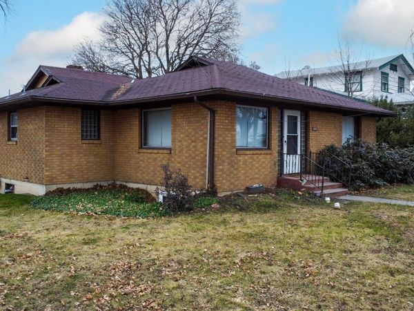 645,645 1/2 NE Maple St, Pullman, WA 99163