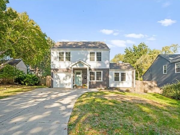 8639 Maiden Lane, Kansas City, MO 64114