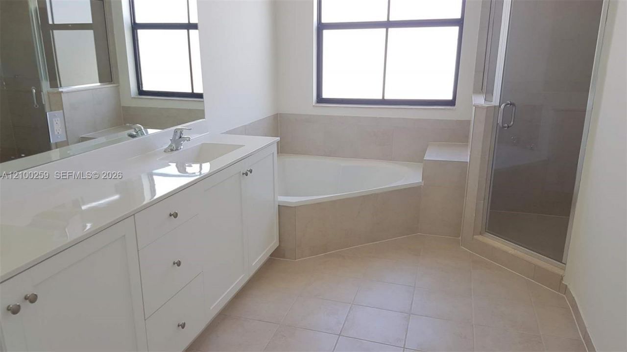 10554 W 35th Ln, Unit 10554, Hialeah, FL 33018 Photo