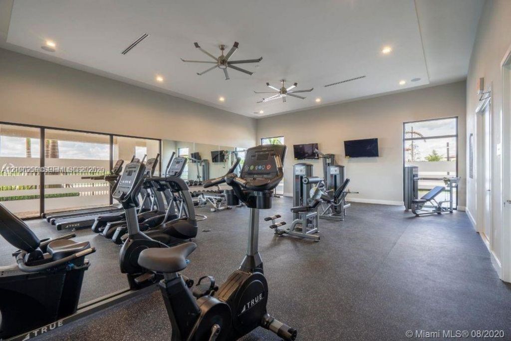10554 W 35th Ln, Unit 10554, Hialeah, FL 33018 Photo
