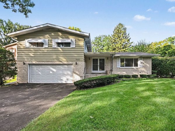 940 Ridgeland Avenue, Mundelein, IL 60060