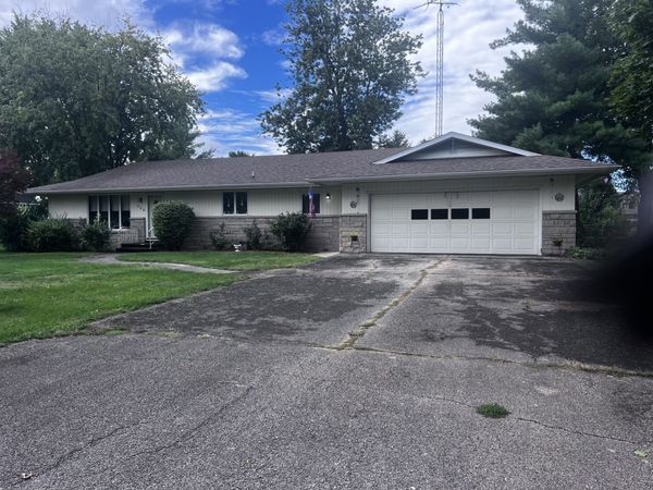 526 N 4th Street , Cissna Park, IL 60924