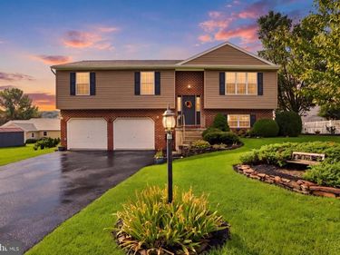 245 ABBEY DRIVE, MOUNT WOLF, PA 17347