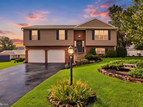 245 ABBEY DRIVE, MOUNT WOLF, PA 17347