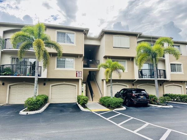 500 N CRESTWOOD Court N, Unit 519, Royal Palm Beach, FL 33411