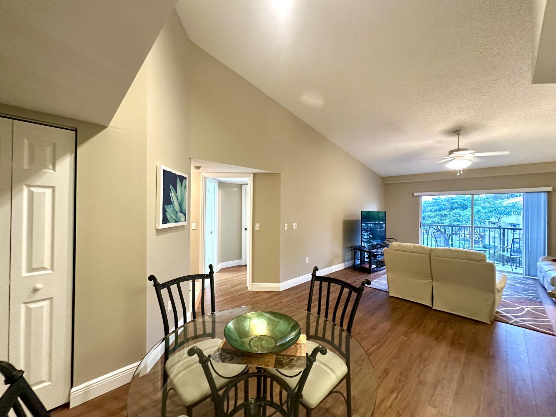 500 N Crestwood Court N, Unit 519, Royal Palm Beach, FL 33411 Photo