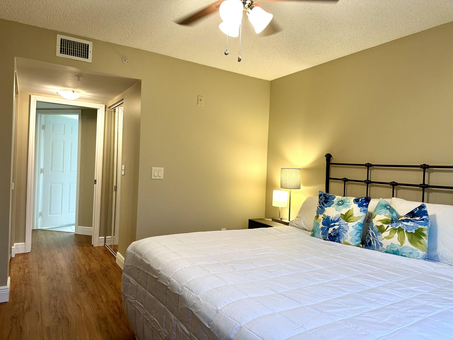 500 N Crestwood Court N, Unit 519, Royal Palm Beach, FL 33411 Photo