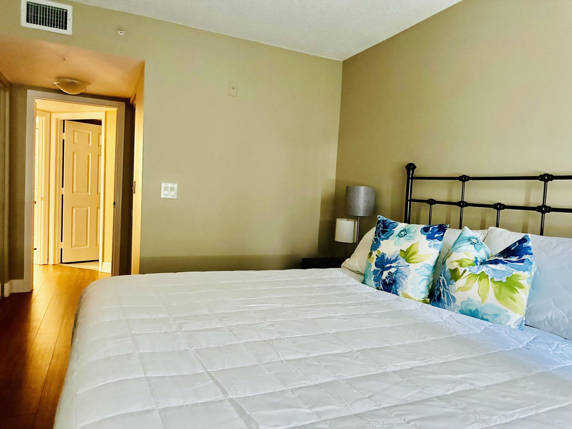 500 N Crestwood Court N, Unit 519, Royal Palm Beach, FL 33411 Photo