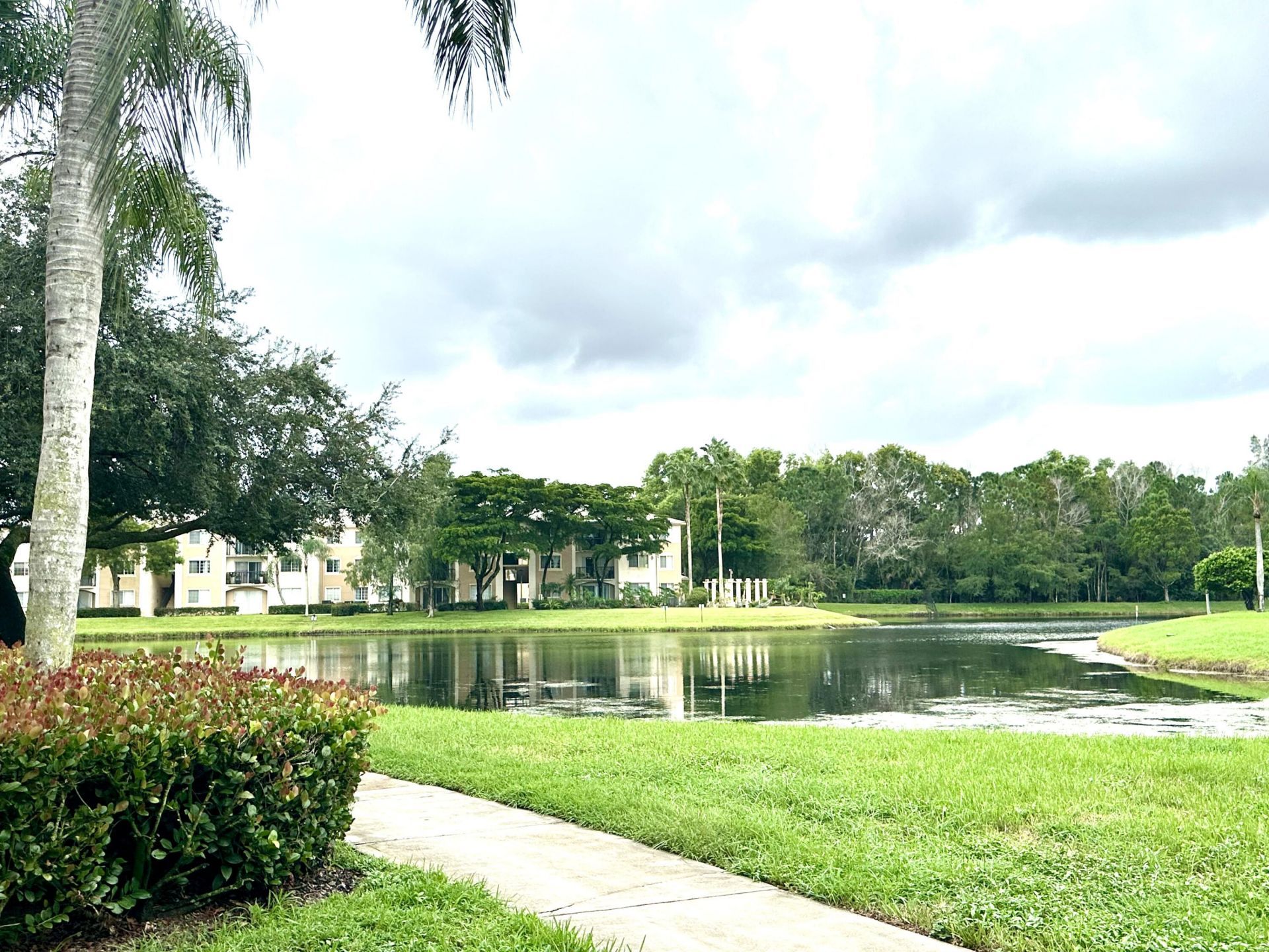 500 N Crestwood Court N, Unit 519, Royal Palm Beach, FL 33411 Photo