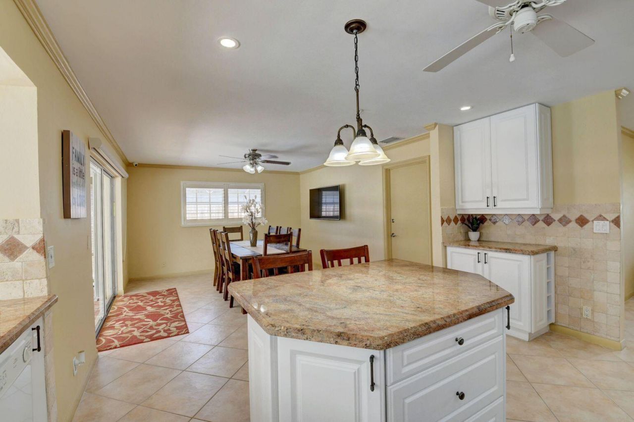 1086 SW 28th Avenue, Boynton Beach, FL 33426 Photo