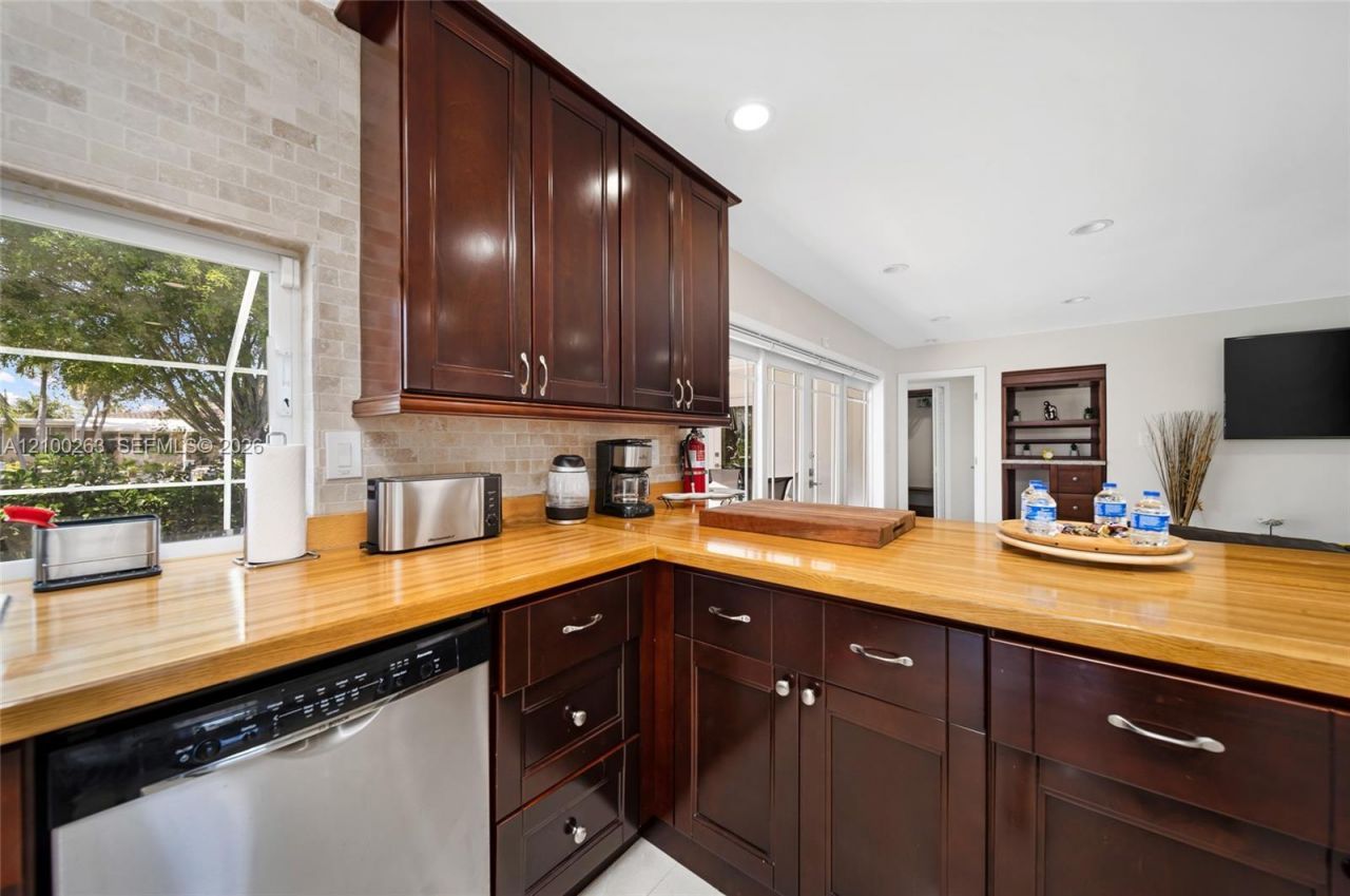 31 SE 12th St , Pompano Beach, FL 33060 Photo