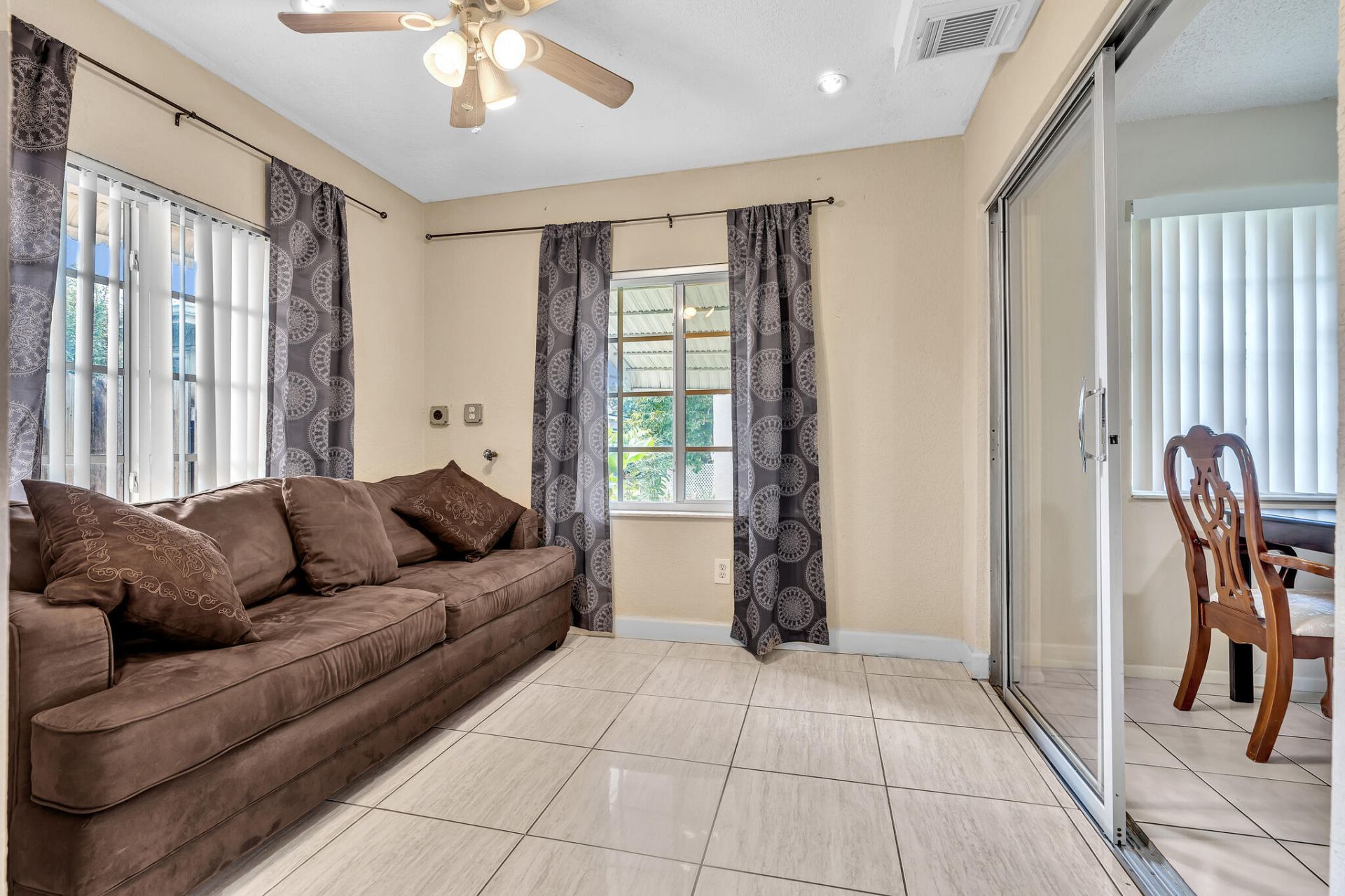 6872 NW 26th Court, Sunrise, FL 33313 Photo