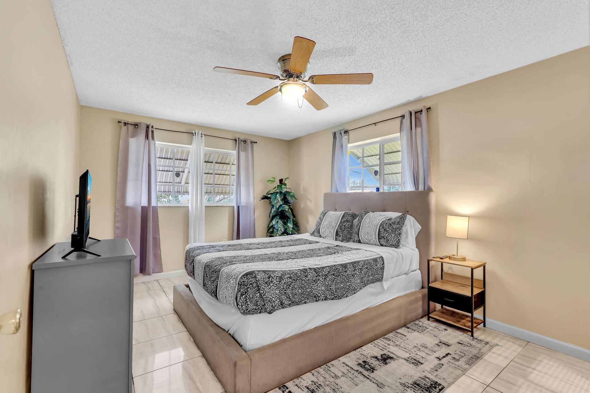6872 NW 26th Court, Sunrise, FL 33313 Photo