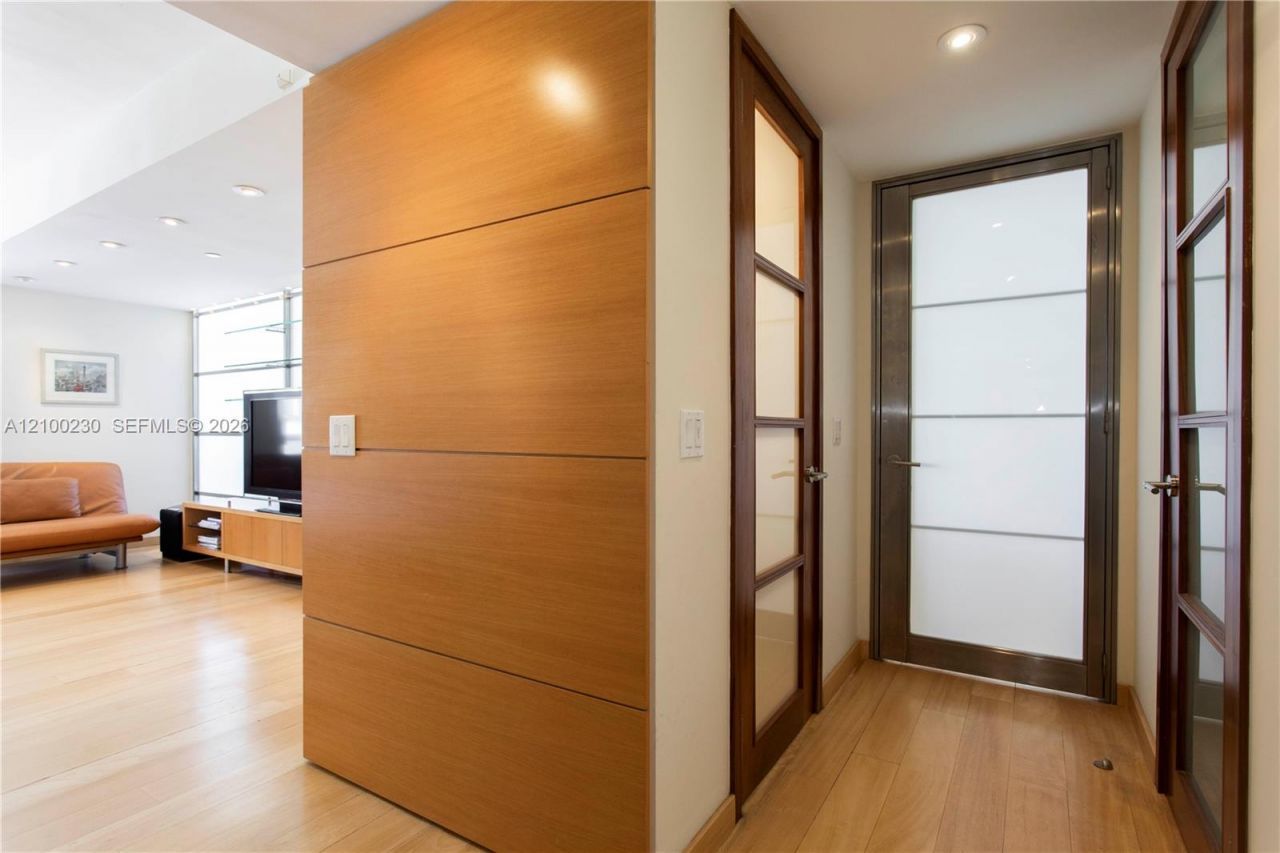 4779 Collins Ave, Unit 401, Miami Beach, FL 33140 Photo