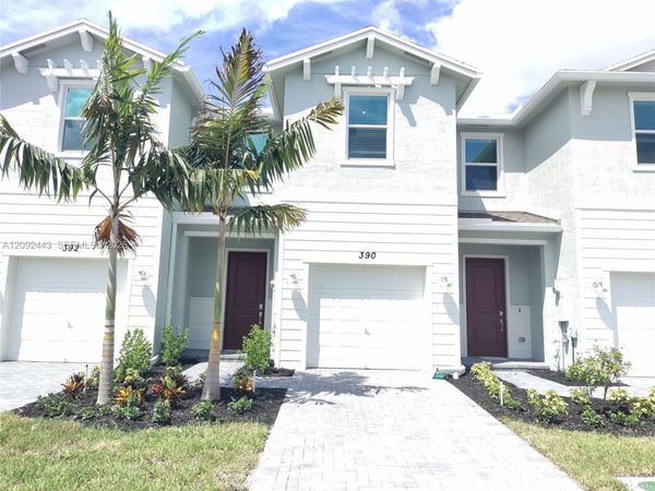 390 SE Crossoak Lane , Port St. Lucie, FL 34984