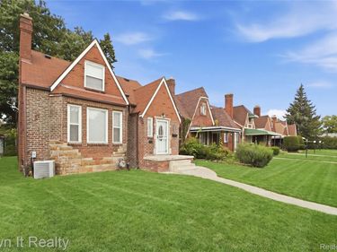17327 Hartwell Street, Detroit, Mi 48235