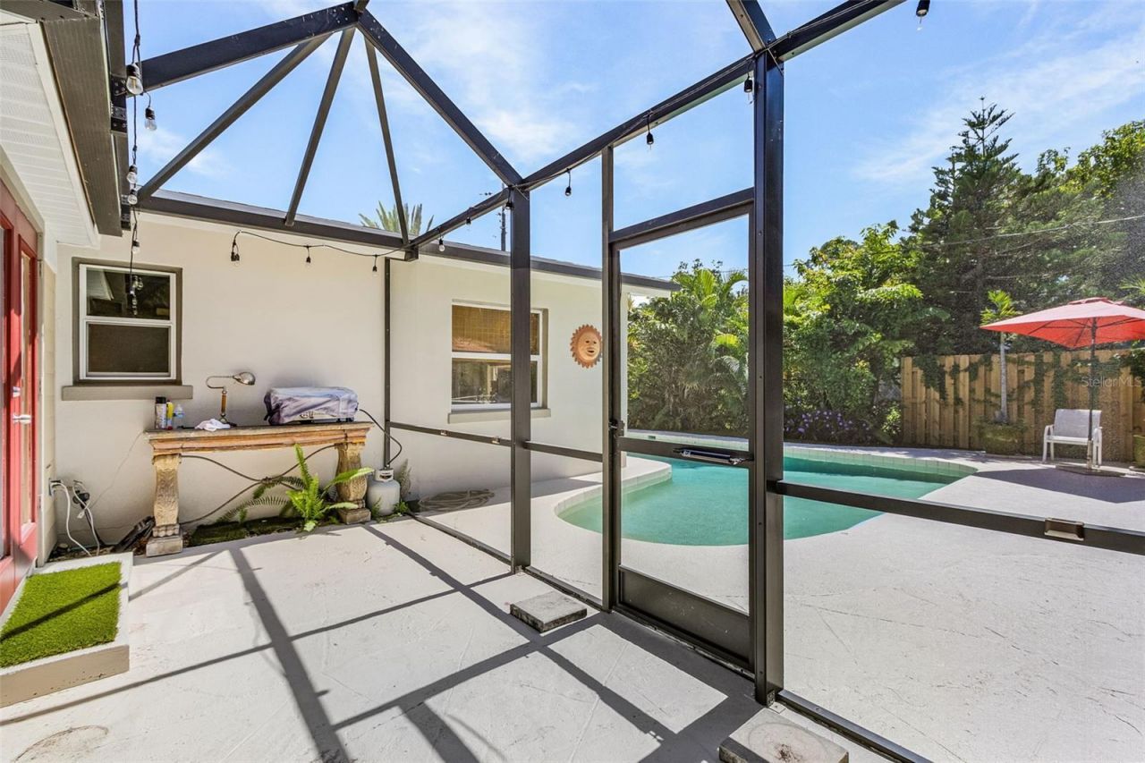 2138 Temple Street, Sarasota, FL 34239 Photo