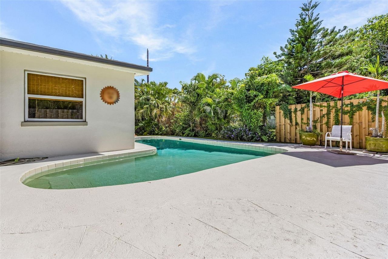 2138 Temple Street, Sarasota, FL 34239 Photo