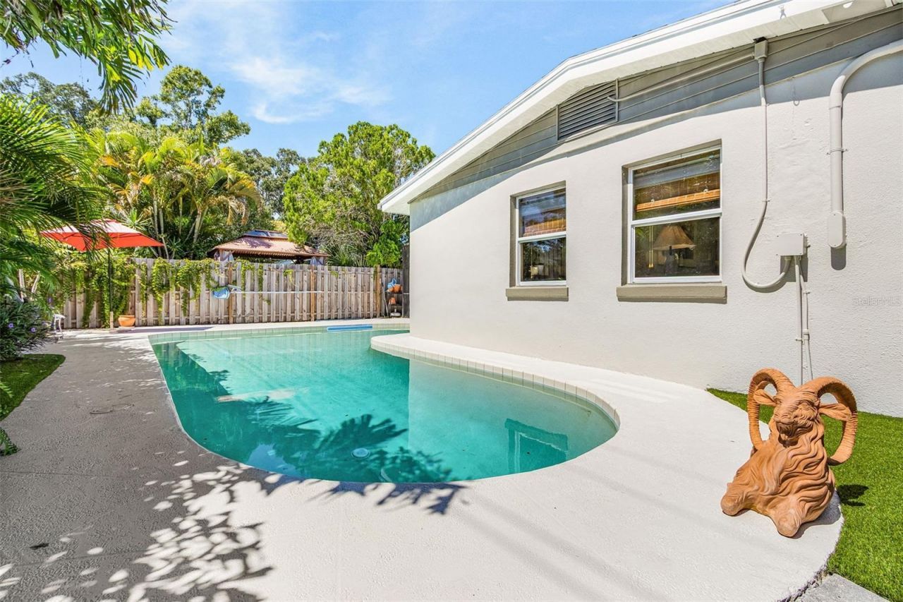 2138 Temple Street, Sarasota, FL 34239 Photo