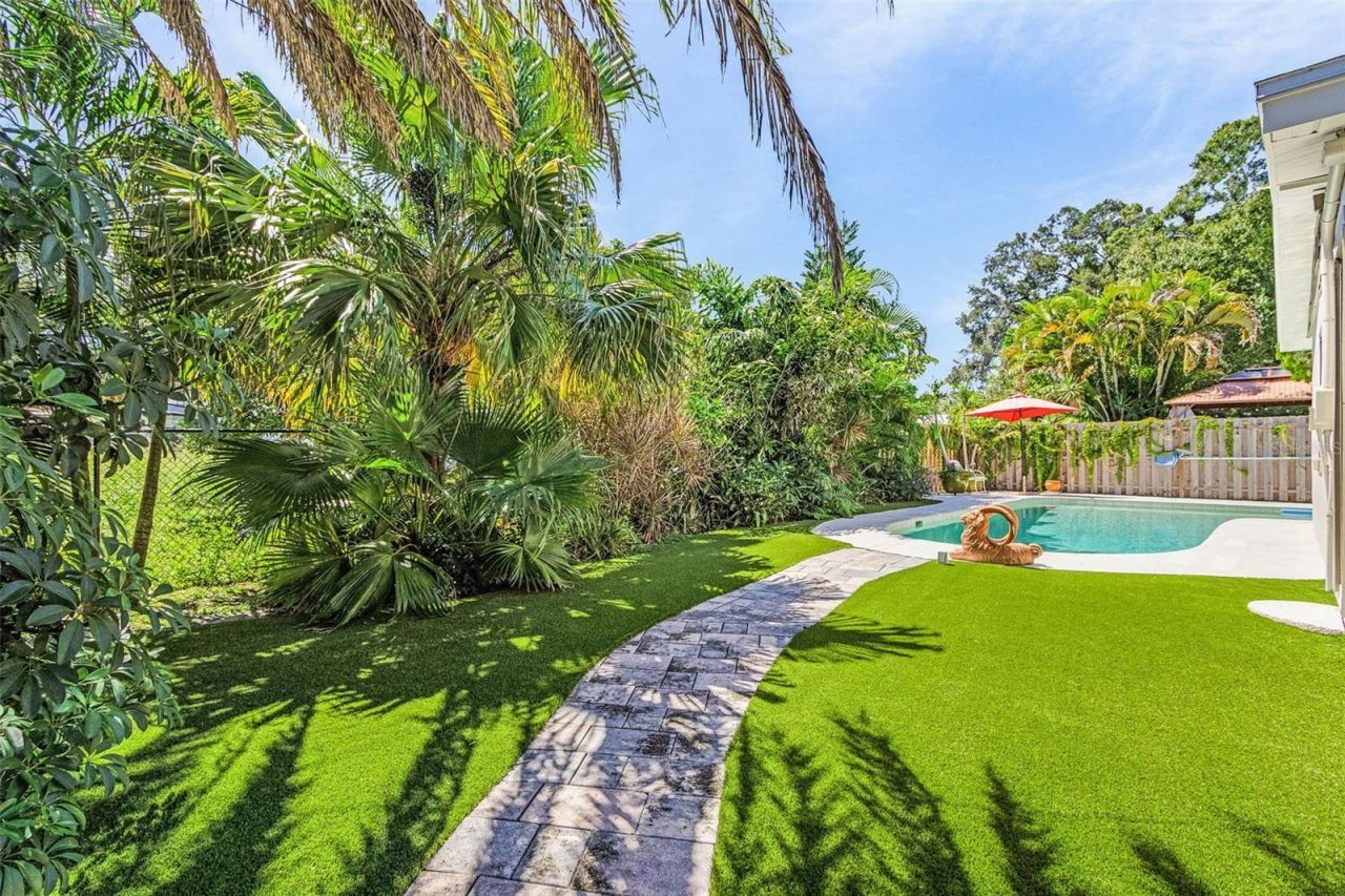 2138 Temple Street, Sarasota, FL 34239 Photo