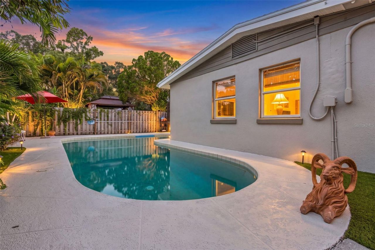 2138 Temple Street, Sarasota, FL 34239 Photo