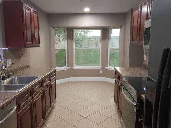 5005 Crestwood Dr, Schertz, TX 78108