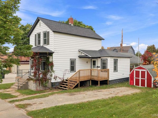 1010 S 5th Avenue, Escanaba, MI 49829