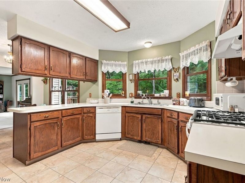 8433 Hearth Circle NW, Massillon, OH 44646 Photo 11