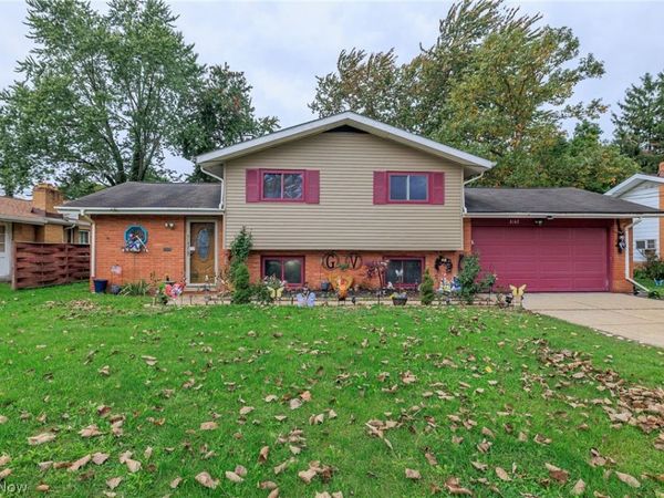5142 E Berkshire Drive E, North Olmsted, OH 44070