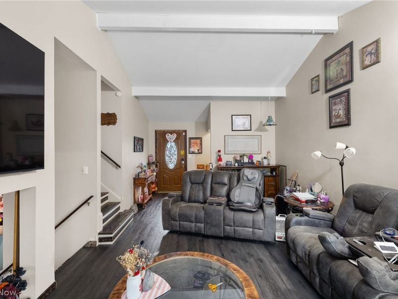 5142 E Berkshire Drive E, North Olmsted, OH 44070 Photo 10