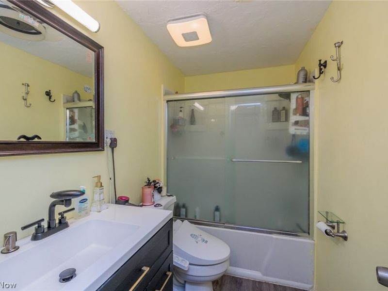 5142 E Berkshire Drive E, North Olmsted, OH 44070 Photo 20