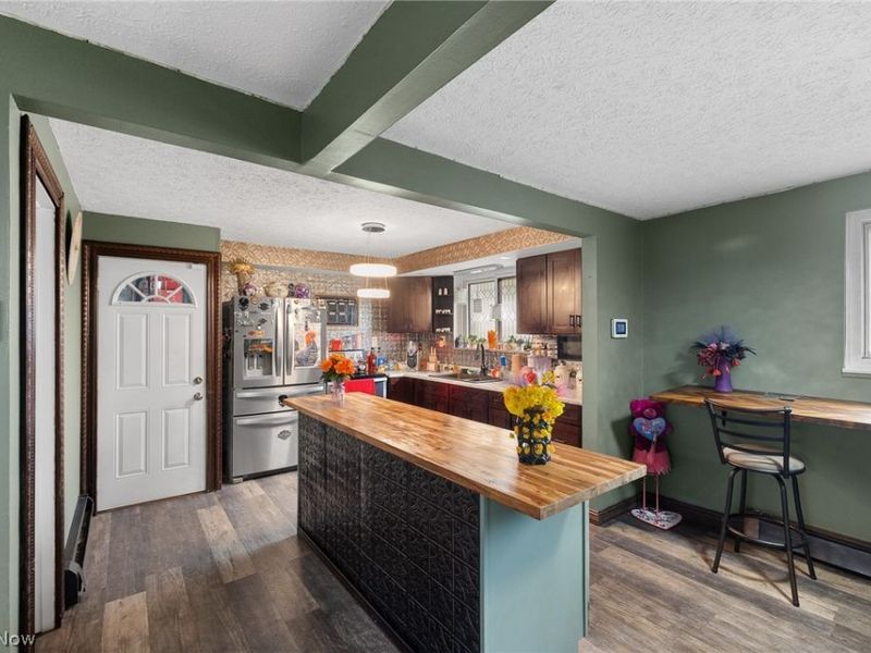 5142 E Berkshire Drive E, North Olmsted, OH 44070 Photo 3