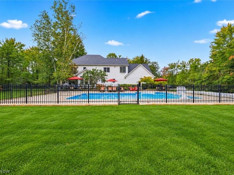9505 Roryanna Drive , Chardon, OH 44024 Photo 3