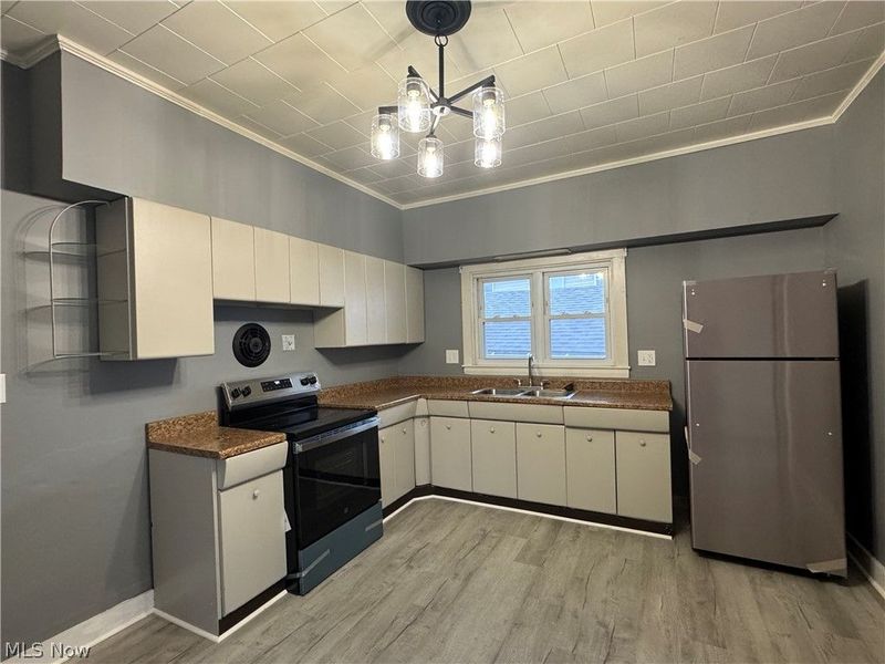 734 Main Street, Bridgeport, OH 43912 Photo 5