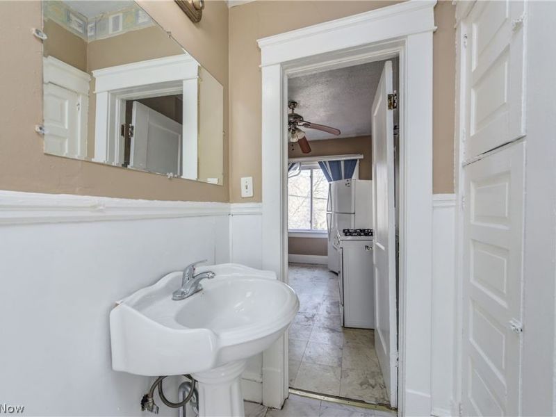 8206 Crumb Avenue, Cleveland, OH 44103 Photo 26