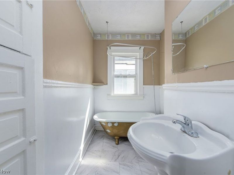 8206 Crumb Avenue, Cleveland, OH 44103 Photo 27
