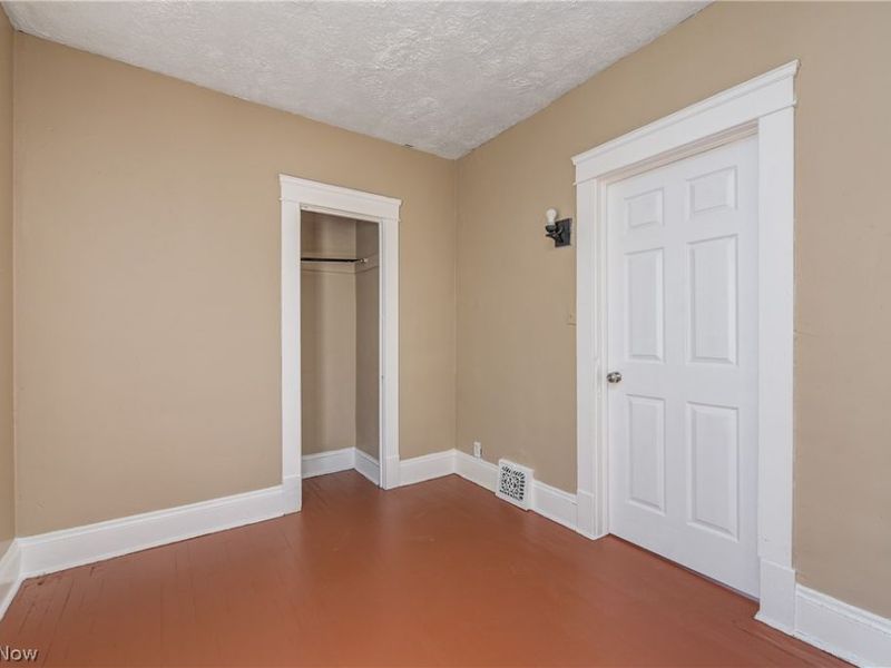 8206 Crumb Avenue, Cleveland, OH 44103 Photo 29
