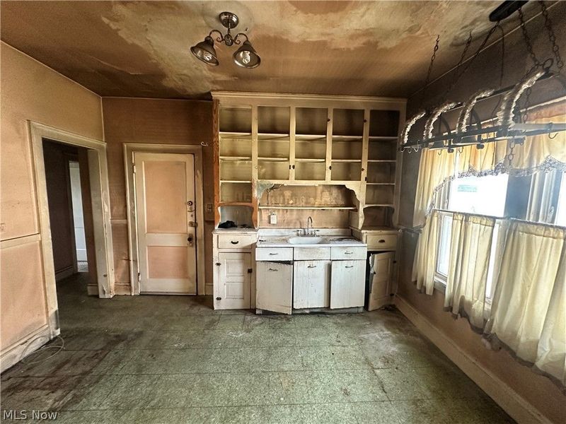 11424 Tuscora Avenue, Cleveland, OH 44108 Photo 6