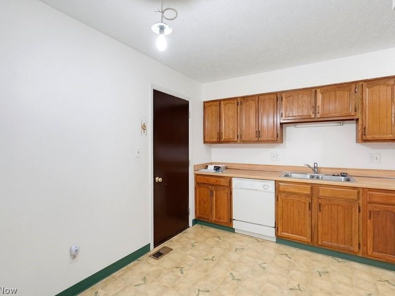 601 Dade Lane, Richmond Heights, OH 44143 Photo 9