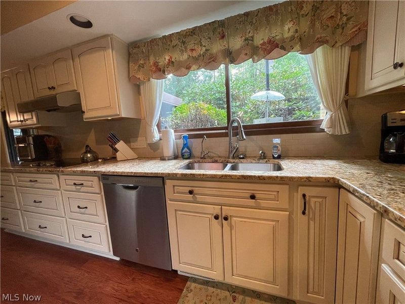1936 Hemlock Drive, Kent, OH 44240 Photo 12
