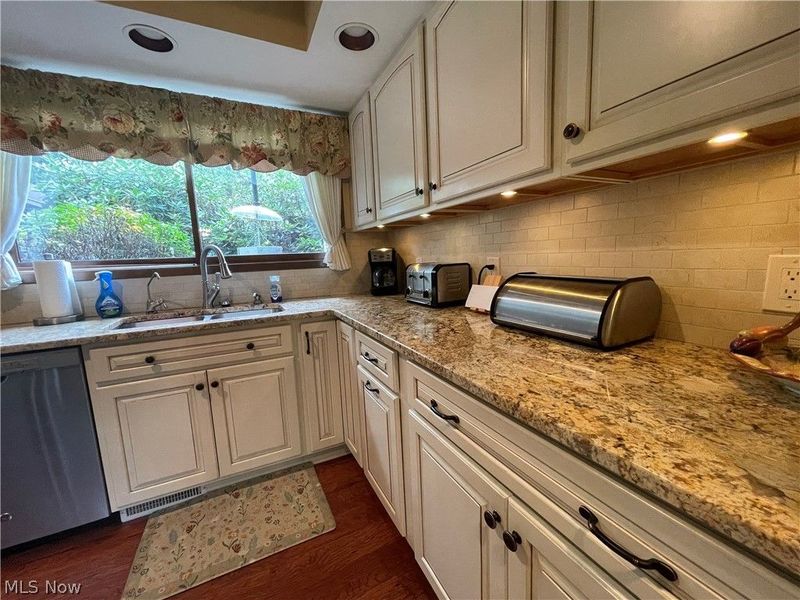 1936 Hemlock Drive, Kent, OH 44240 Photo 13