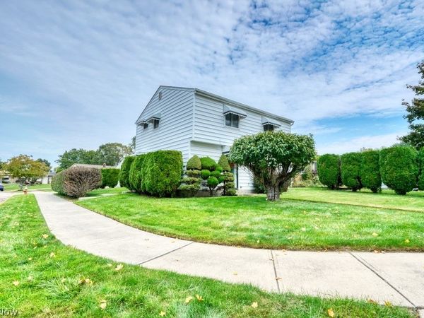 396 Skyview Road , Cleveland, OH 44109