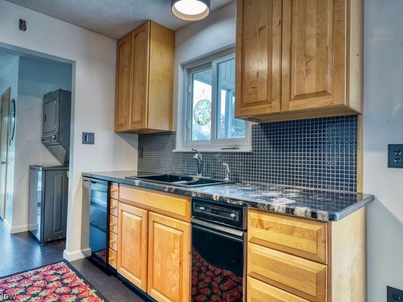 396 Skyview Road, Cleveland, OH 44109 Photo 12
