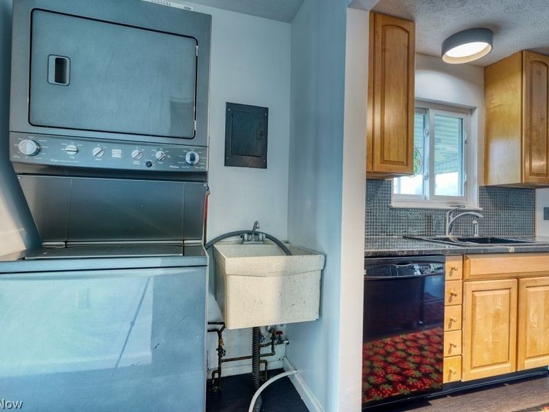 396 Skyview Road, Cleveland, OH 44109 Photo 13