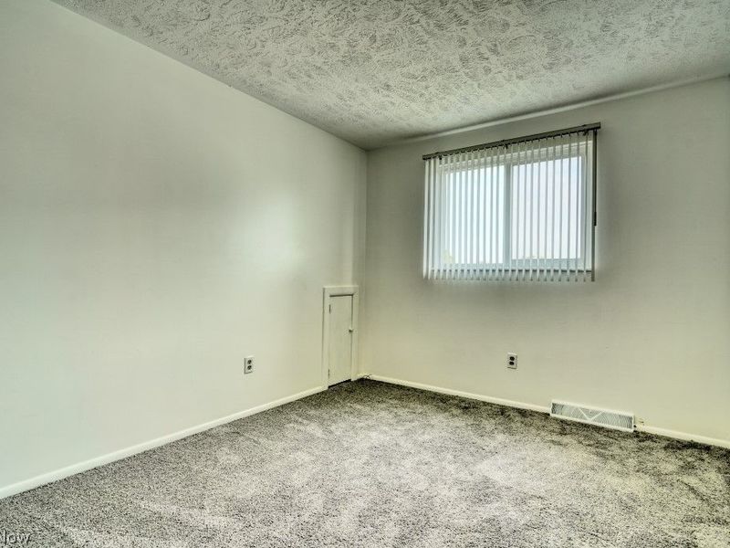 396 Skyview Road, Cleveland, OH 44109 Photo 26