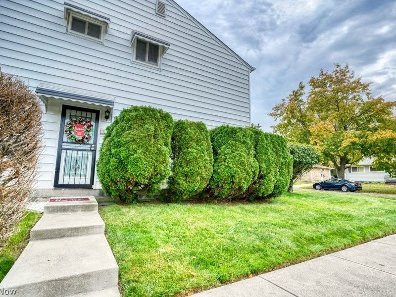 396 Skyview Road, Cleveland, OH 44109 Photo 3