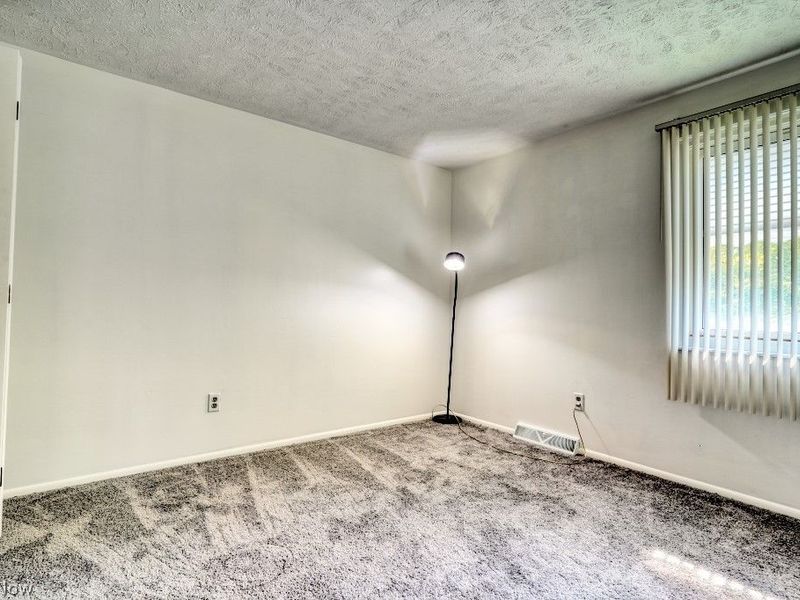 396 Skyview Road, Cleveland, OH 44109 Photo 30