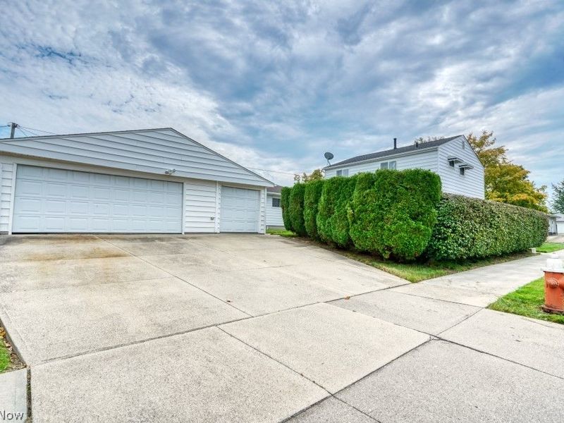 396 Skyview Road, Cleveland, OH 44109 Photo 4